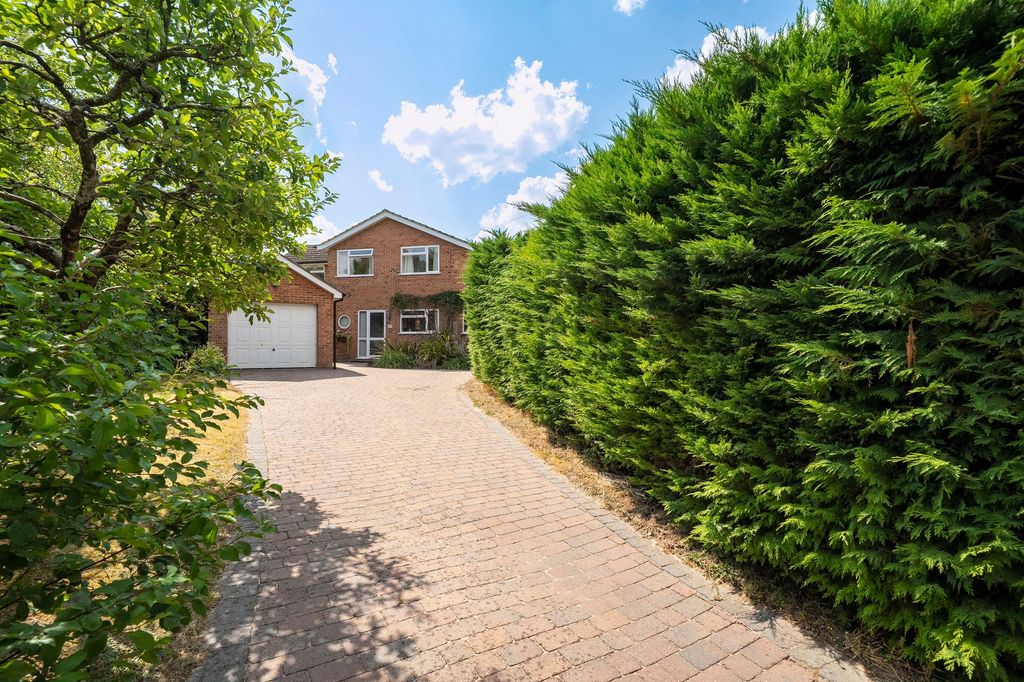Property photo 1 of 32 Driveway &amp; Property Frontage