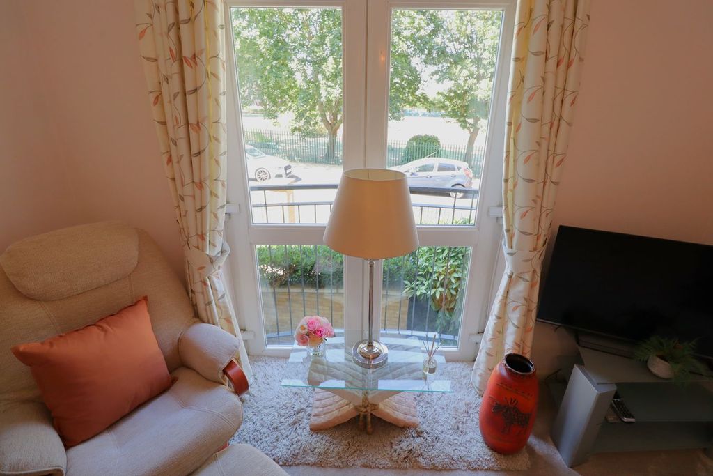 Property photo 3 of 14