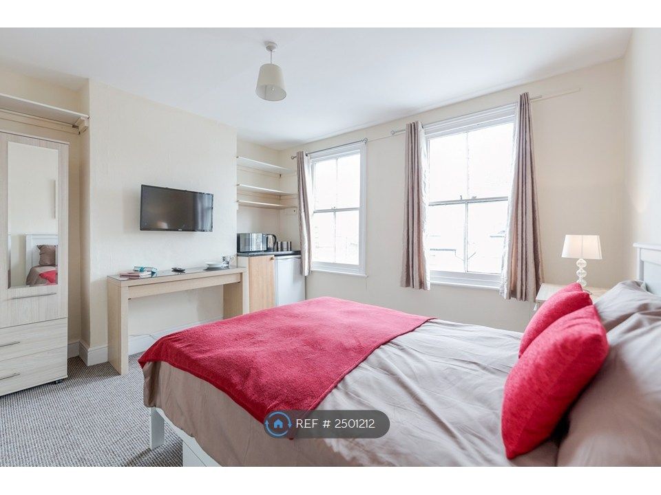 Property photo 2 of 11 Room 4 - Available On 2nd December (£775)