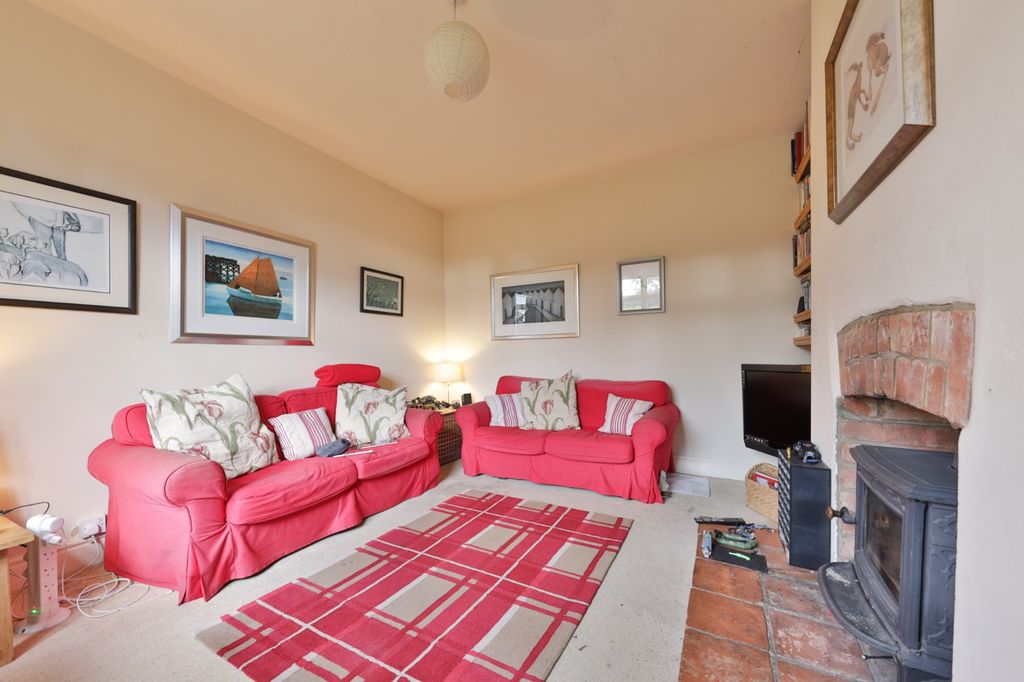 Property photo 3 of 7 2021125