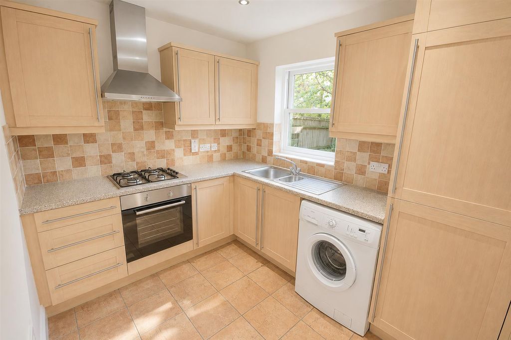 Property photo 2 of 6 Kitchen