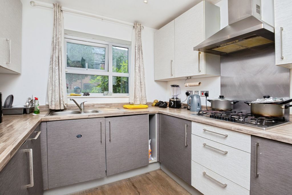 Property photo 2 of 15 Kitchen