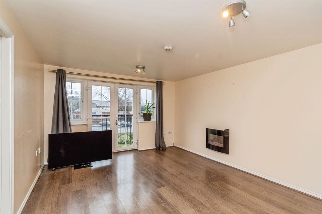 Property photo 3 of 18