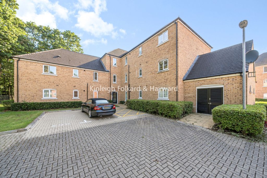 Property photo 1 of 8 c7E00E3B-4710-496E-8