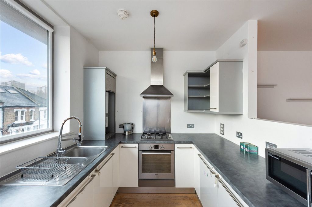 Property photo 3 of 11 Picture No. 10