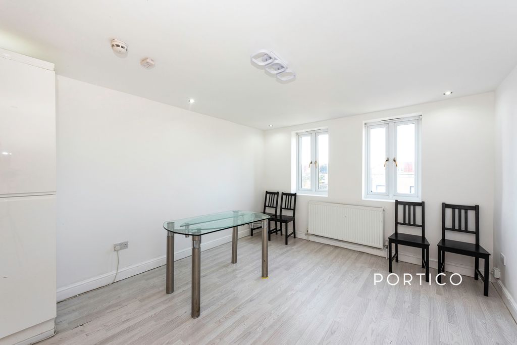 Property photo 2 of 10 Photo