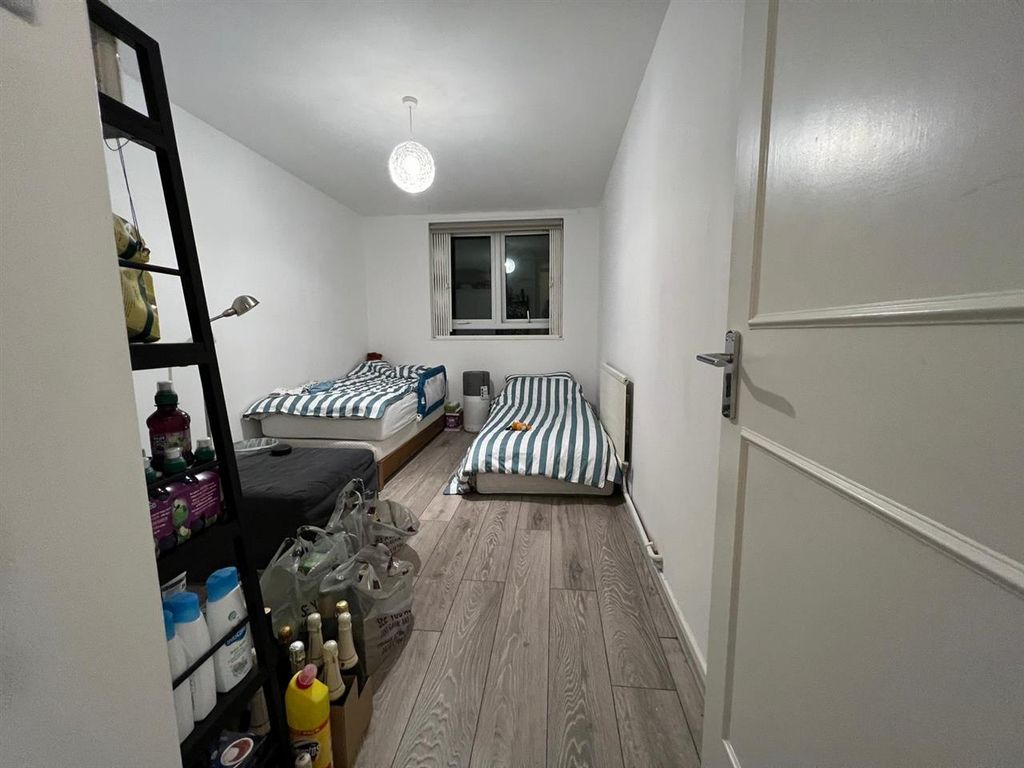 Property photo 2 of 9 Transport Links
