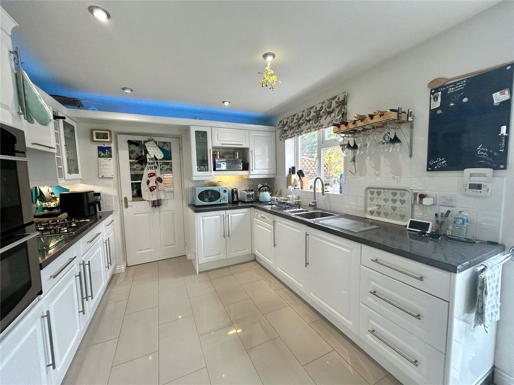 Property photo 3 of 28 Picture No. 01
