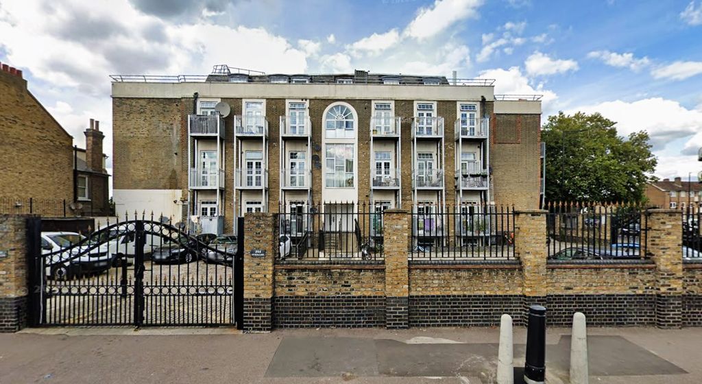 Property photo 2 of 16