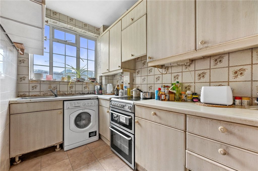 Property photo 3 of 9 Kitchen