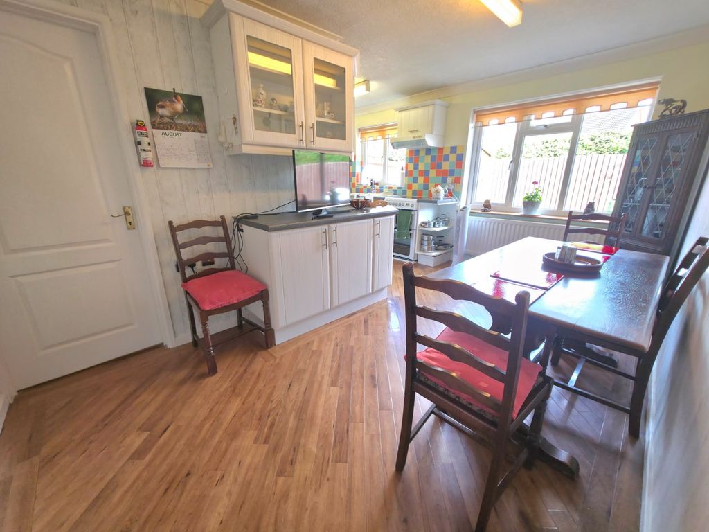 Property photo 3 of 23 Dining Kitchen