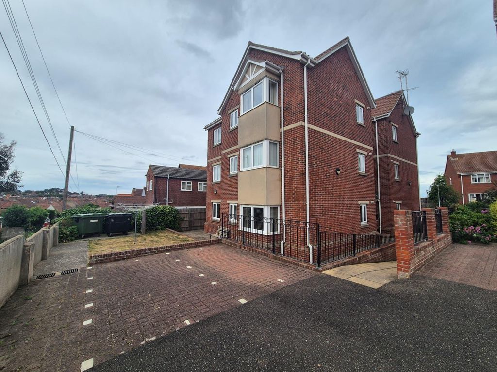 Property photo 2 of 16 Flat 1, Kings Court Cliff Road, Sheringham, Nr26 8Fb (5).Jpg