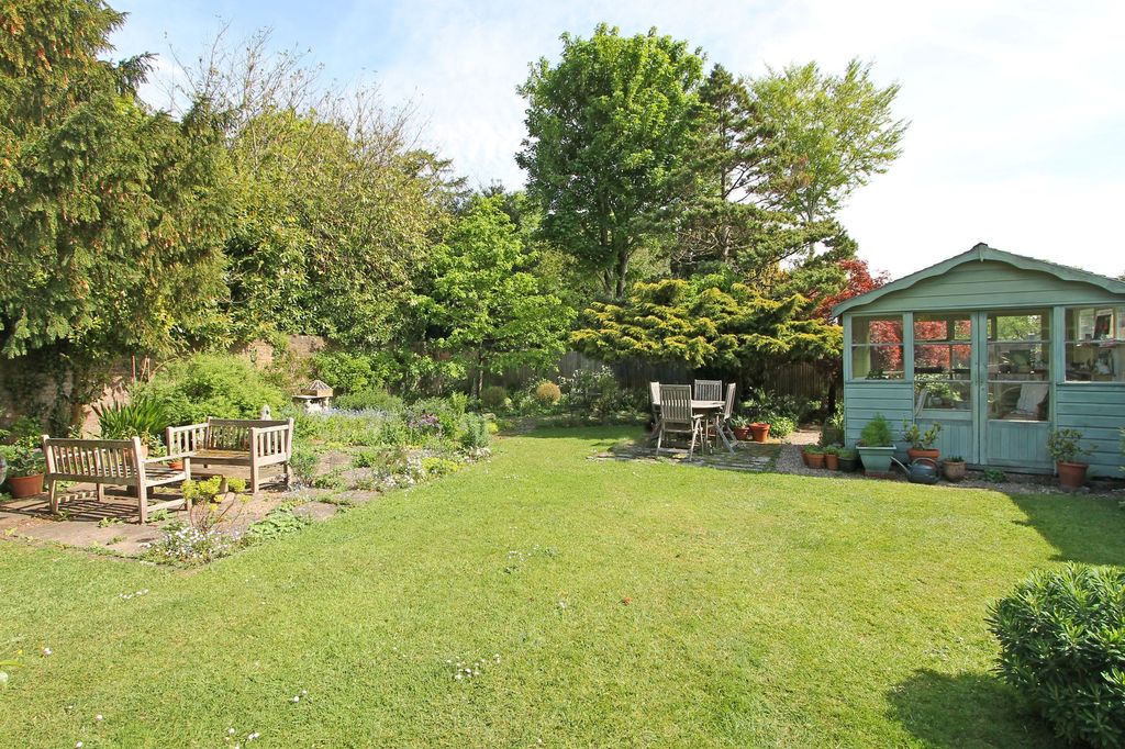 Property photo 2 of 21