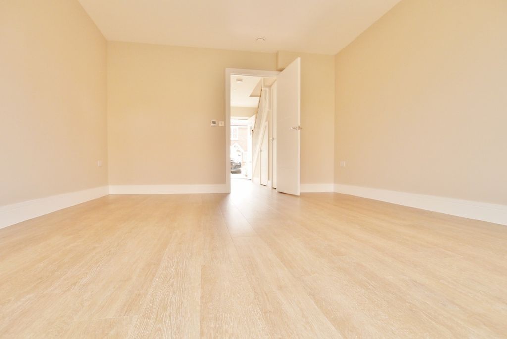 Property photo 3 of 14 Sitting / Dining Room