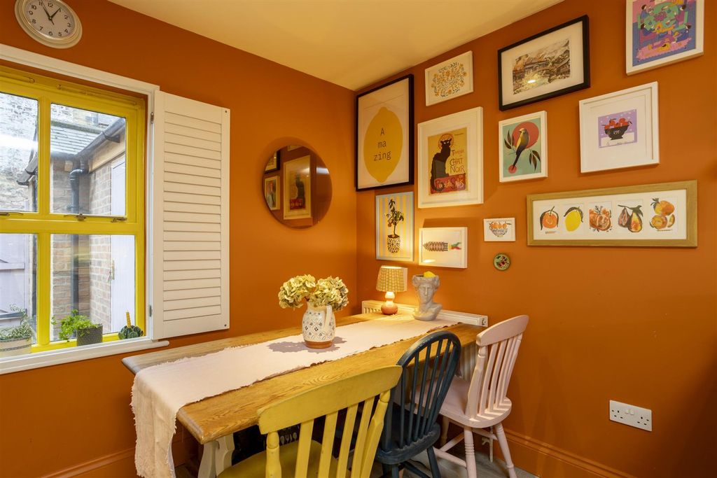 Property photo 3 of 14 18_Waverley_Street__21.Jpg