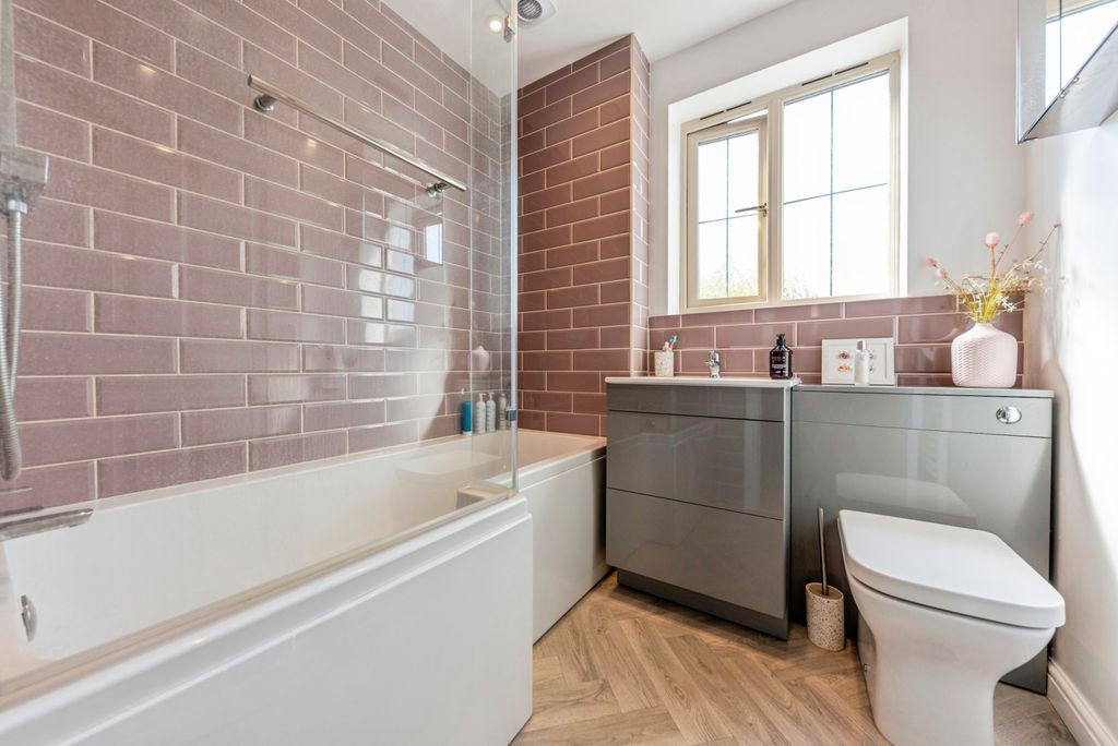 Property photo 2 of 16 72_Burleigh_Court-17