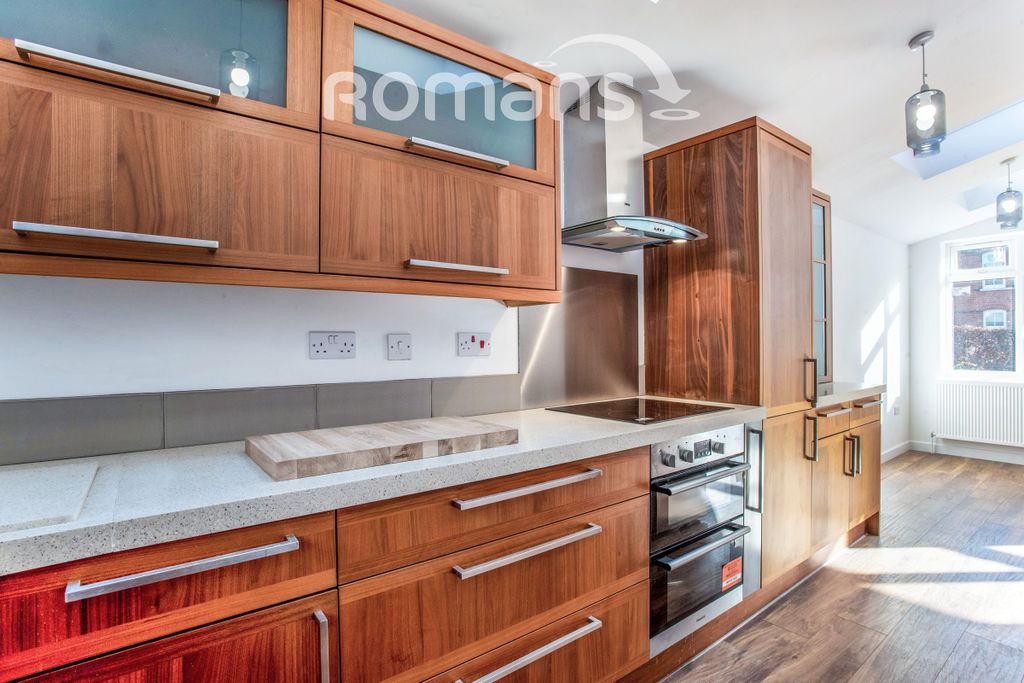 Property photo 3 of 8 Kitchen2