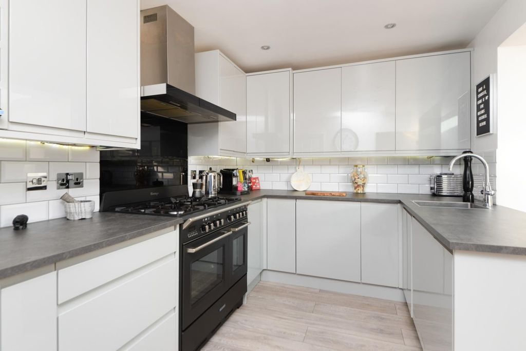 Property photo 3 of 13 2675745