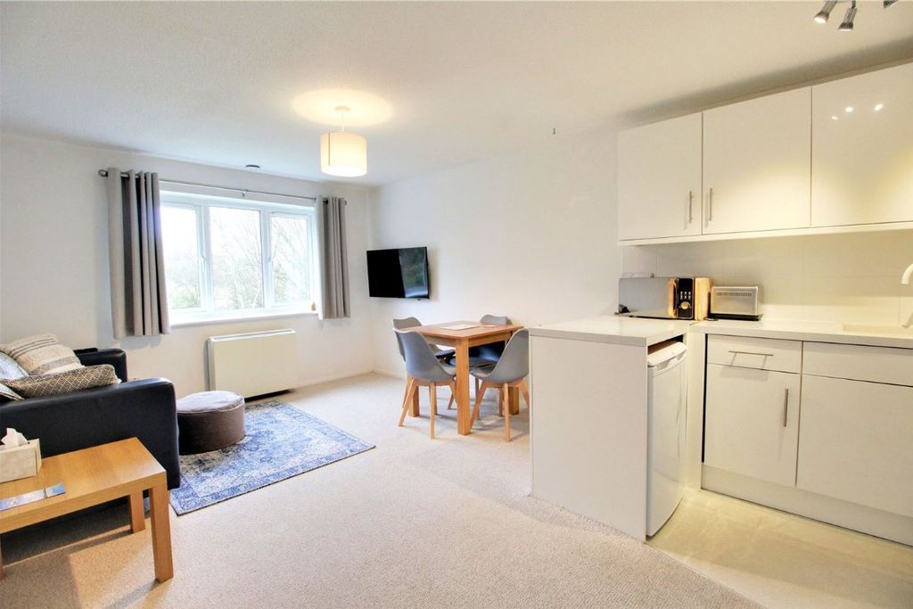 Property photo 3 of 8 5