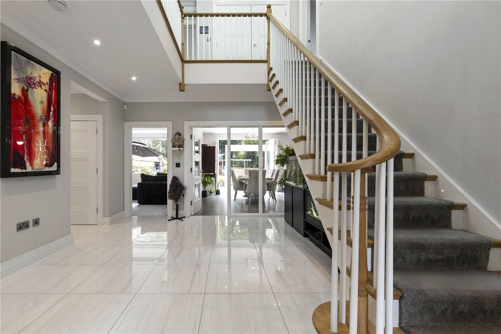 Property photo 2 of 17 Entrance Hall