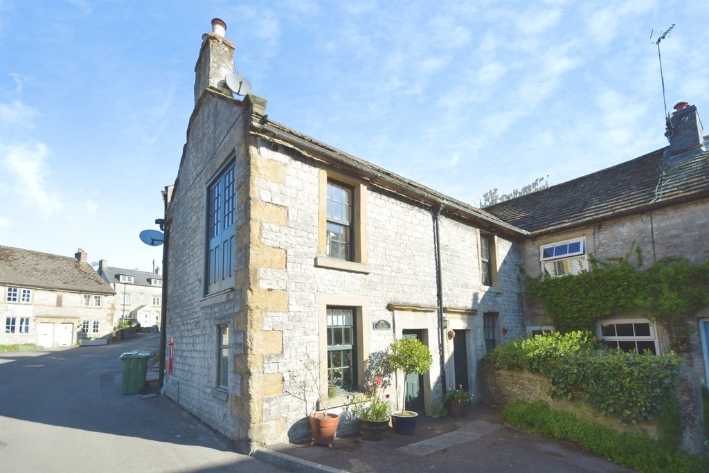 Property photo 1 of 62