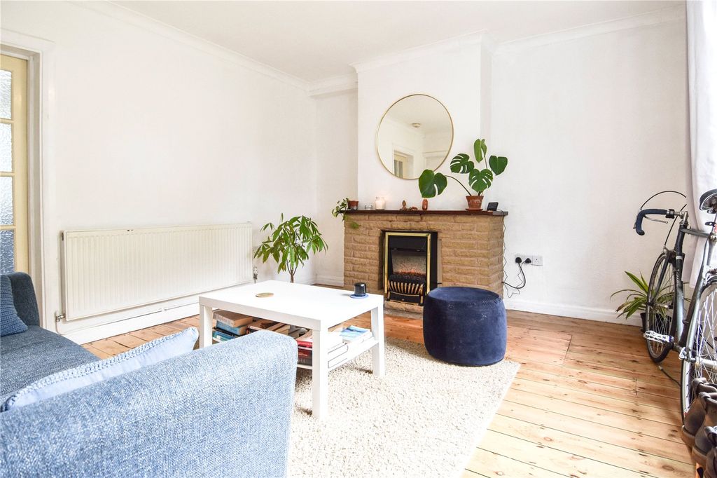 Property photo 2 of 11 Picture No. 15