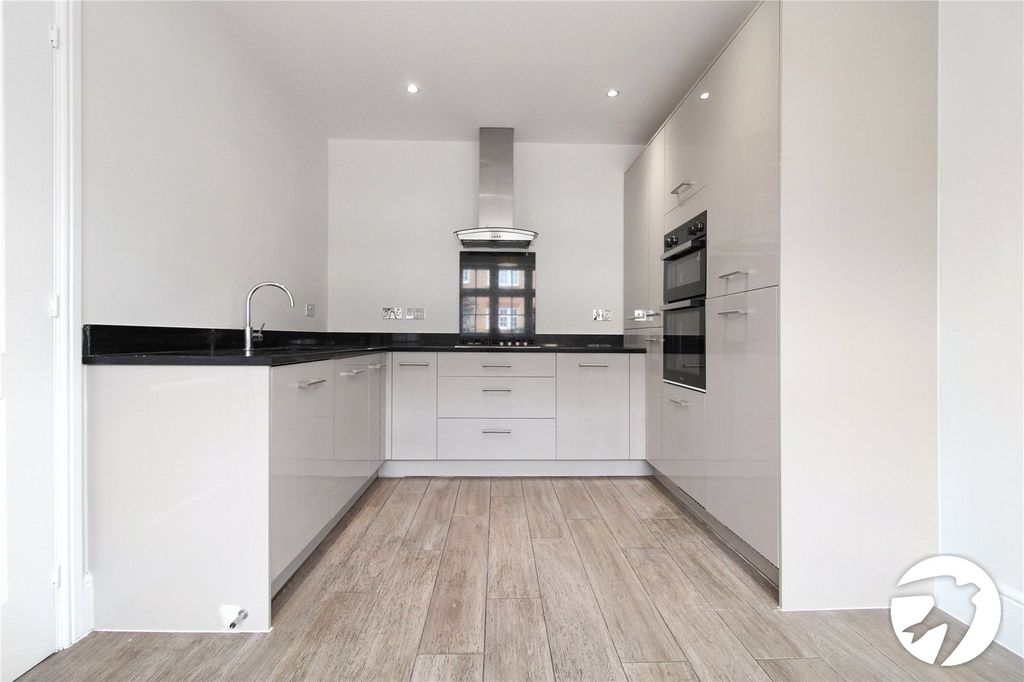 Property photo 3 of 16 Kitchen