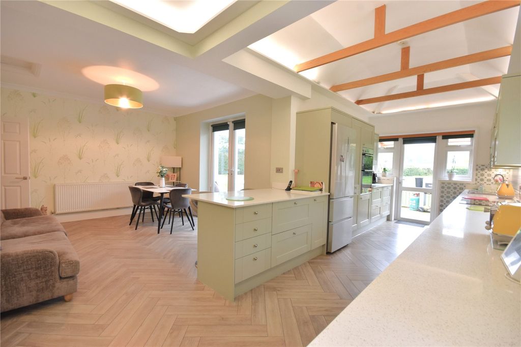 Property photo 3 of 27 Picture No. 02