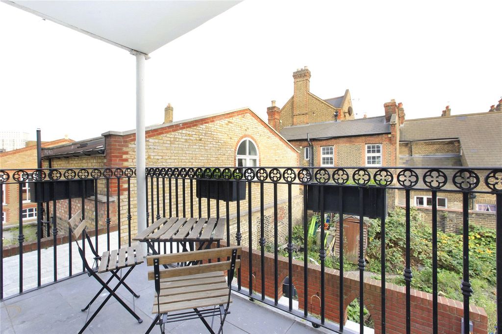 Property photo 2 of 11