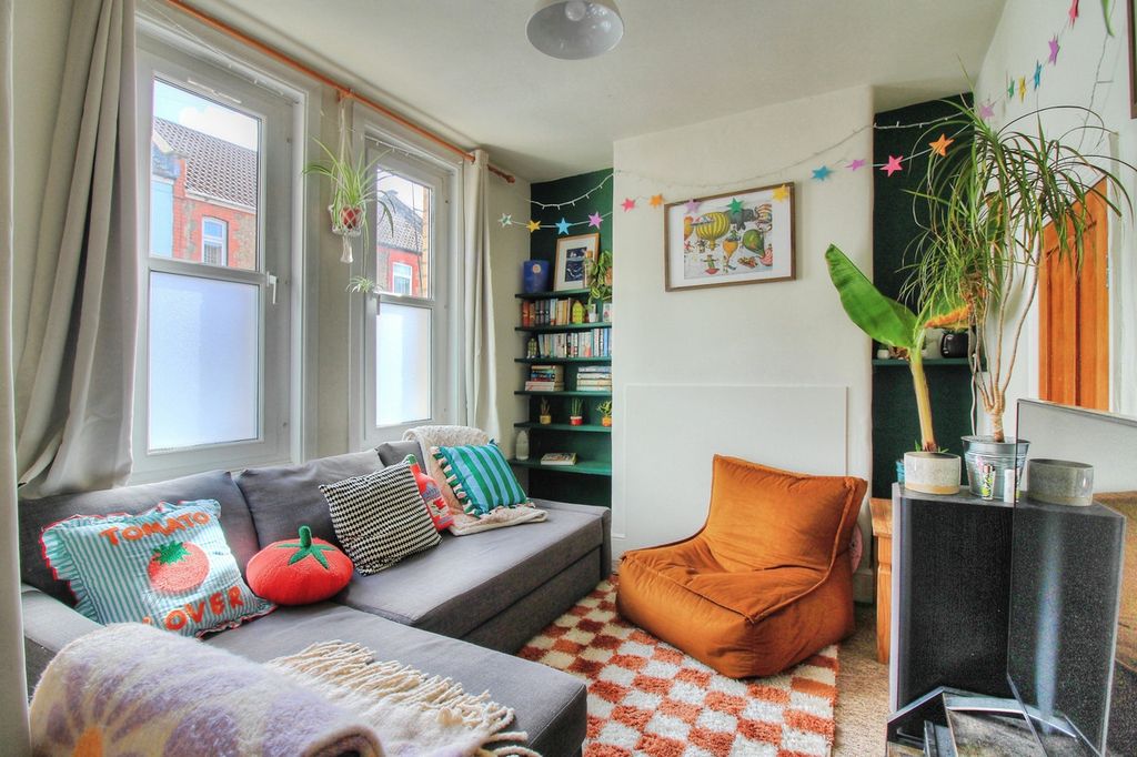 Property photo 2 of 16