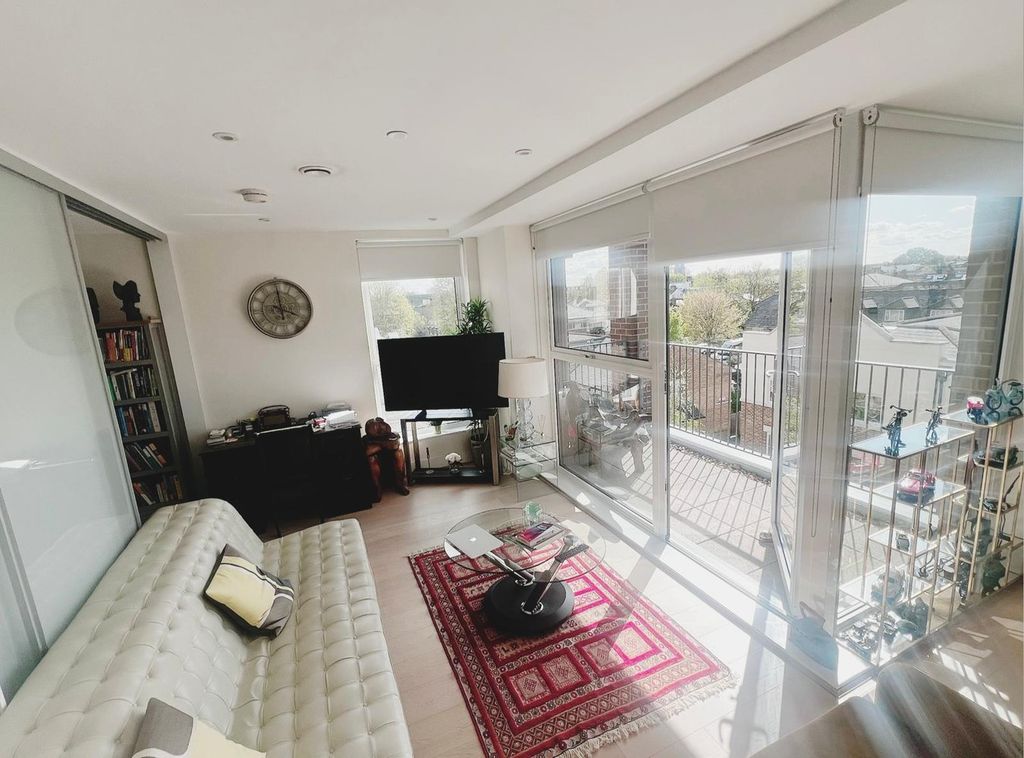 Property photo 2 of 11