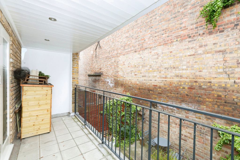 Property photo 3 of 20 Balcony