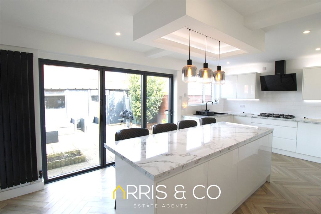 Property photo 2 of 17 Picture No. 05