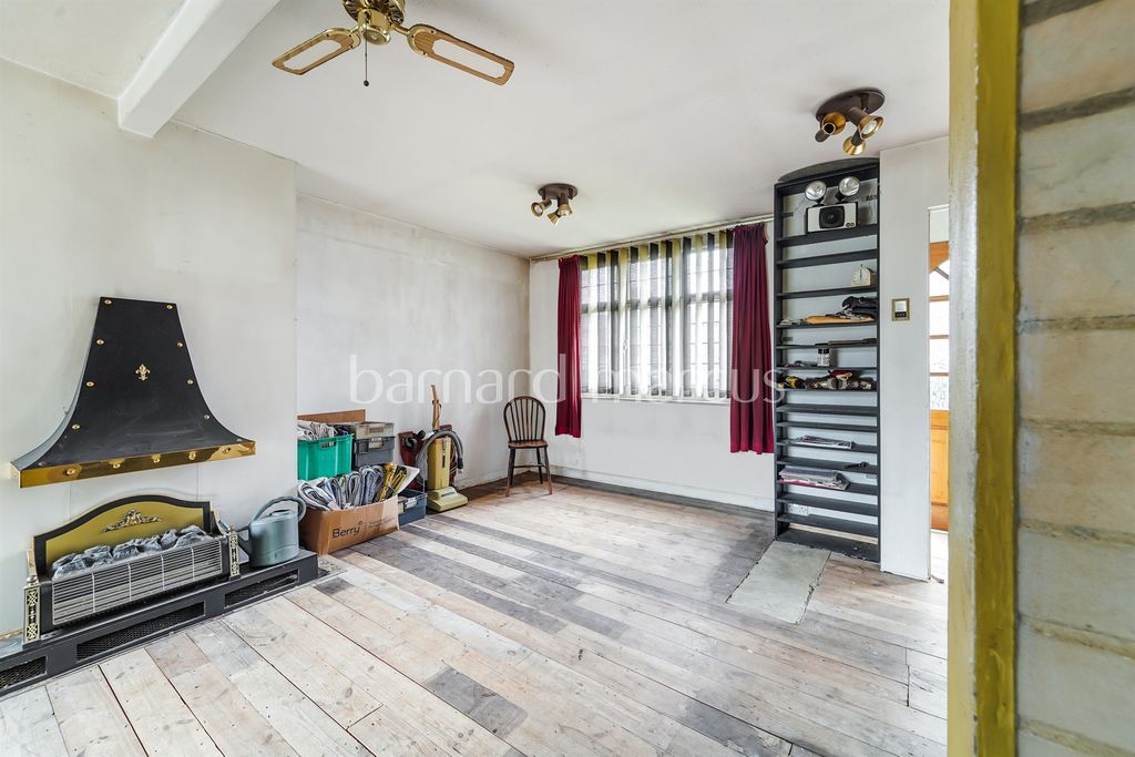 Property photo 3 of 11