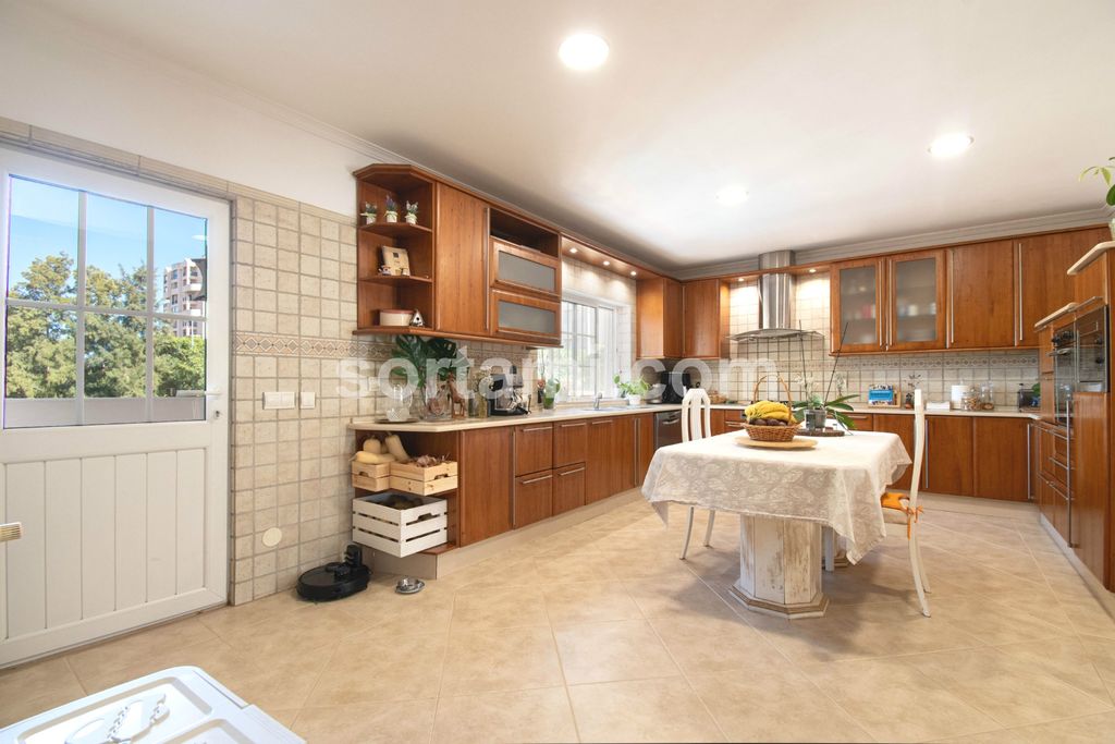 Property photo 3 of 25