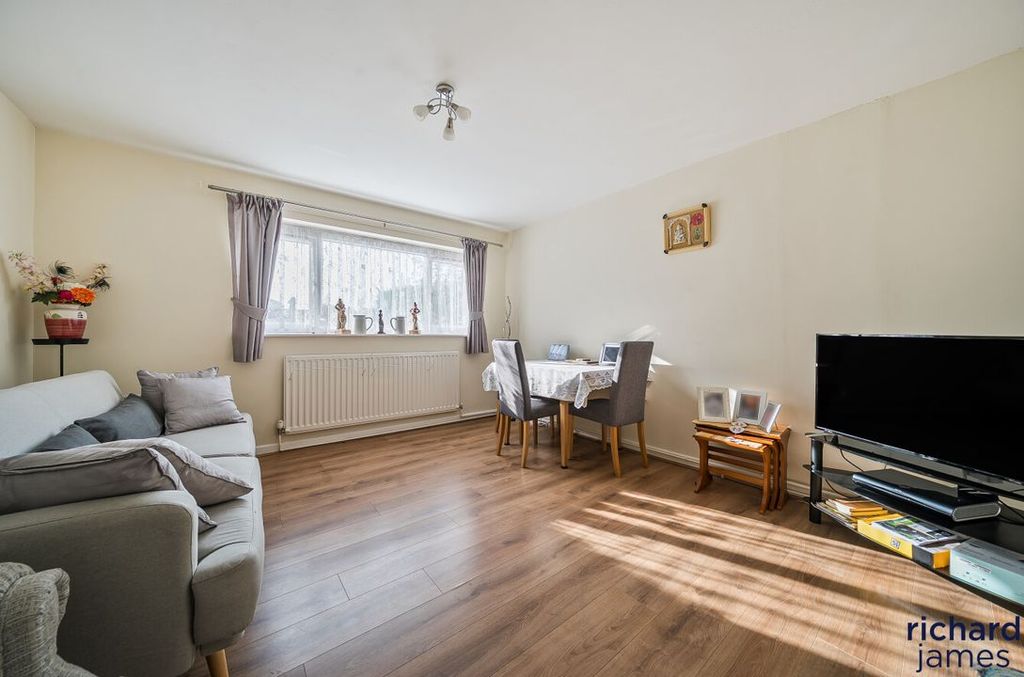 Property photo 3 of 9 Ad4Ccdefaea14431B0040d6746075F8d