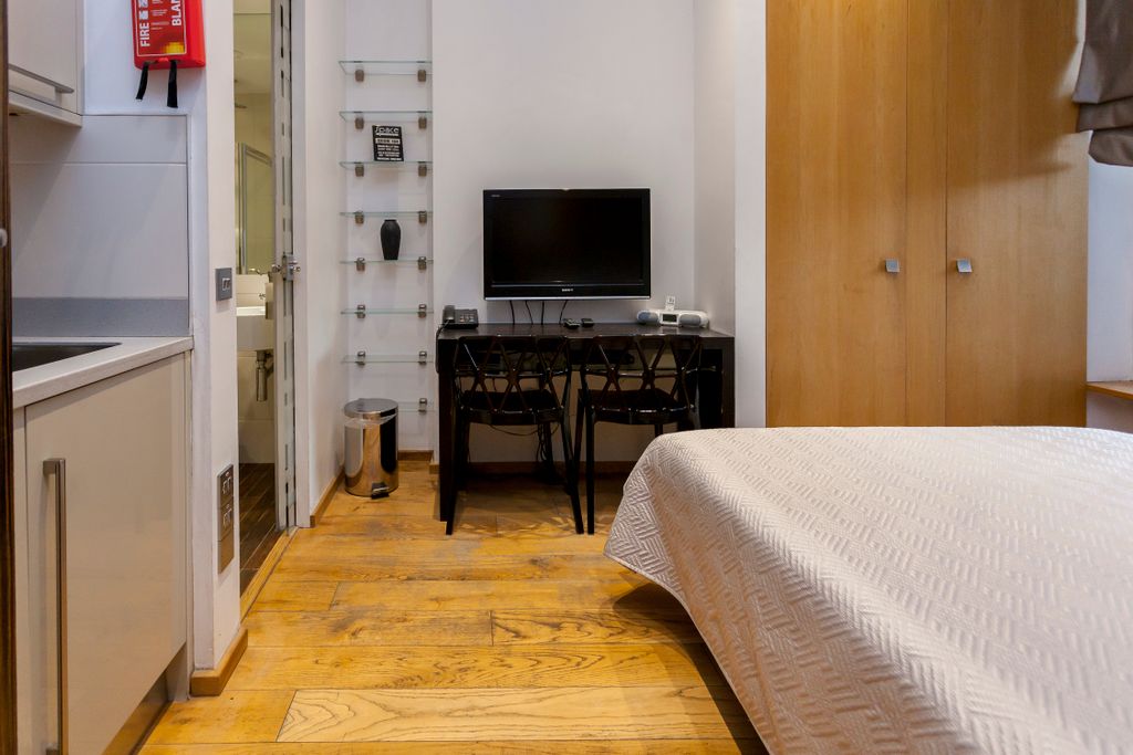 Property photo 2 of 8