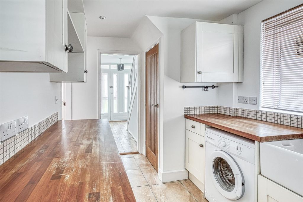 Property photo 3 of 11 316A3219_Hdr.Jpg