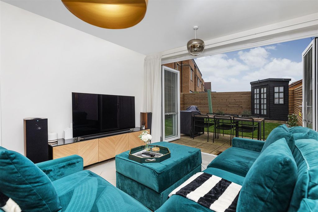 Property photo 3 of 37