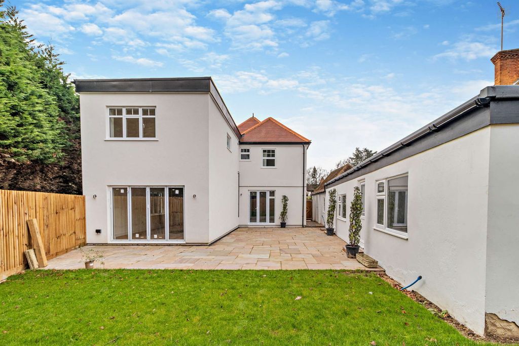 Additional image 8 of 2 bed flat for saleMoss Lane, Pinner Village HA5