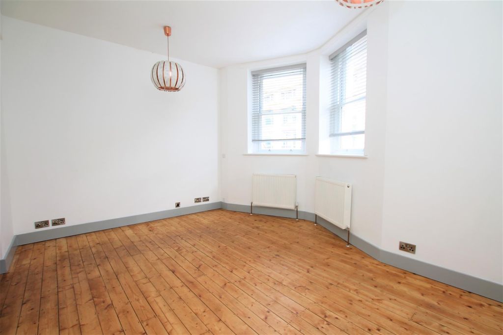 Property photo 2 of 10 Living Room