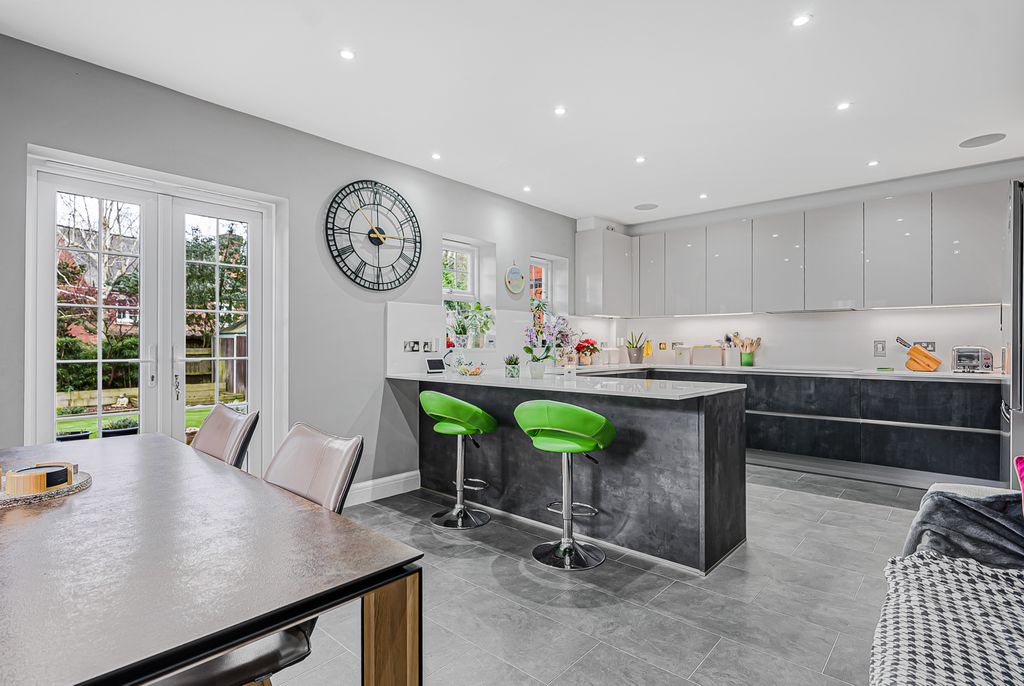 Property photo 2 of 33 2377640