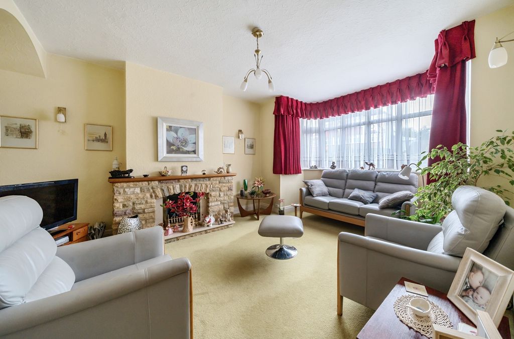 Property photo 2 of 17 Reception