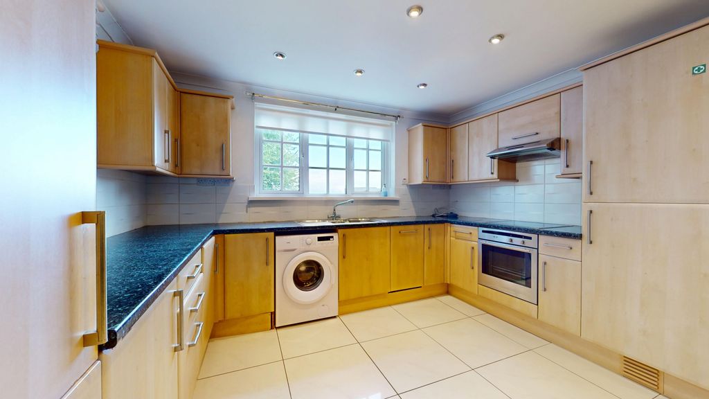 Property photo 2 of 25
