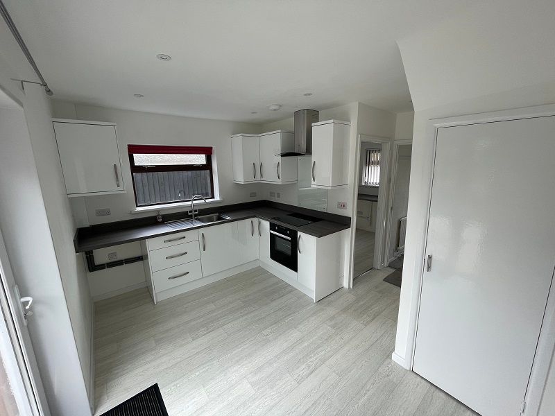 Property photo 3 of 10 Kitchen