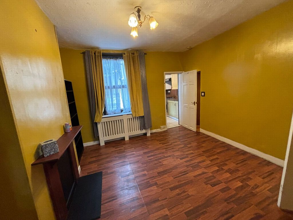 Property photo 3 of 11 Photo 2