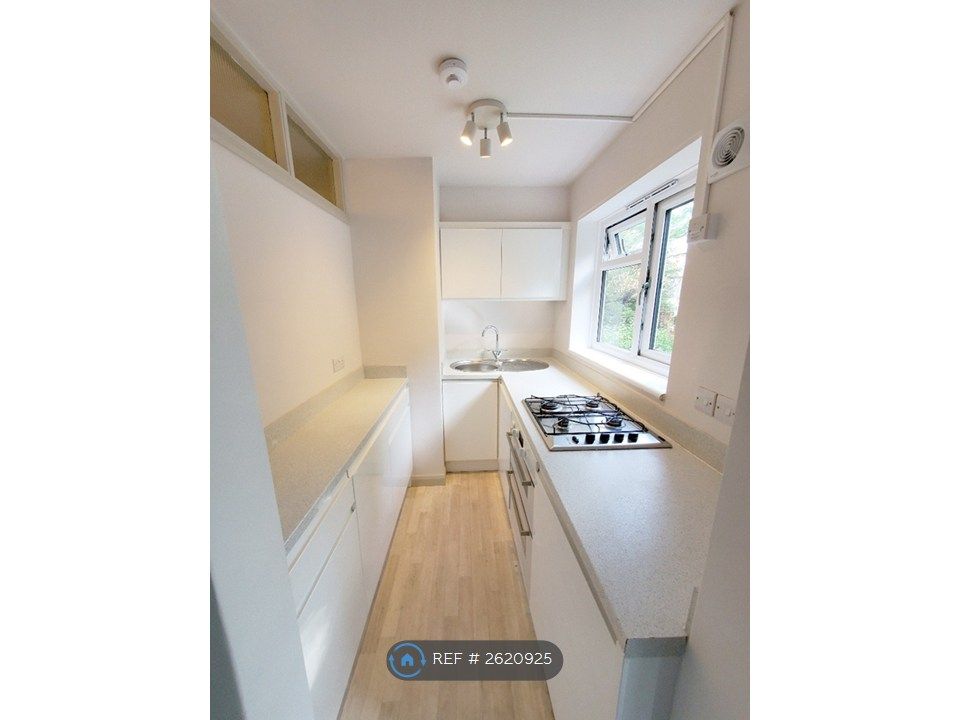 Property photo 3 of 8 Kitchen
