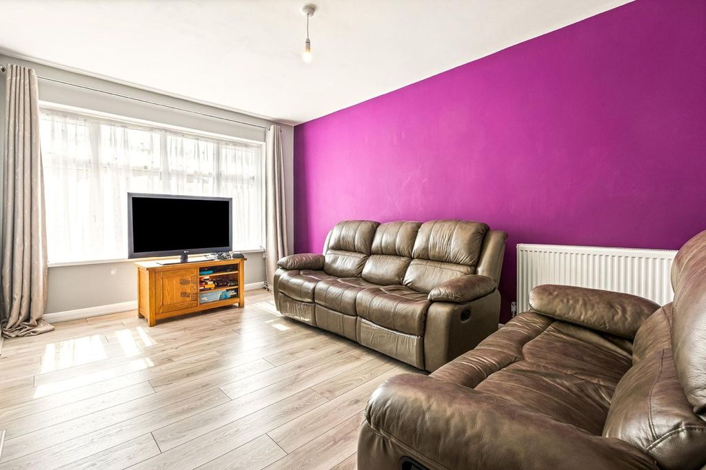 Property photo 2 of 20