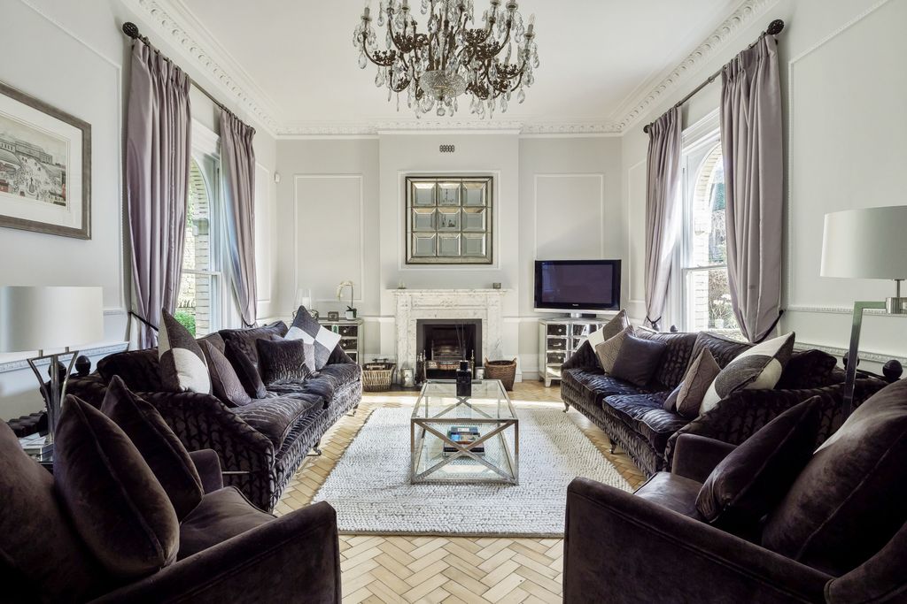 Property photo 2 of 22 Drawing Room