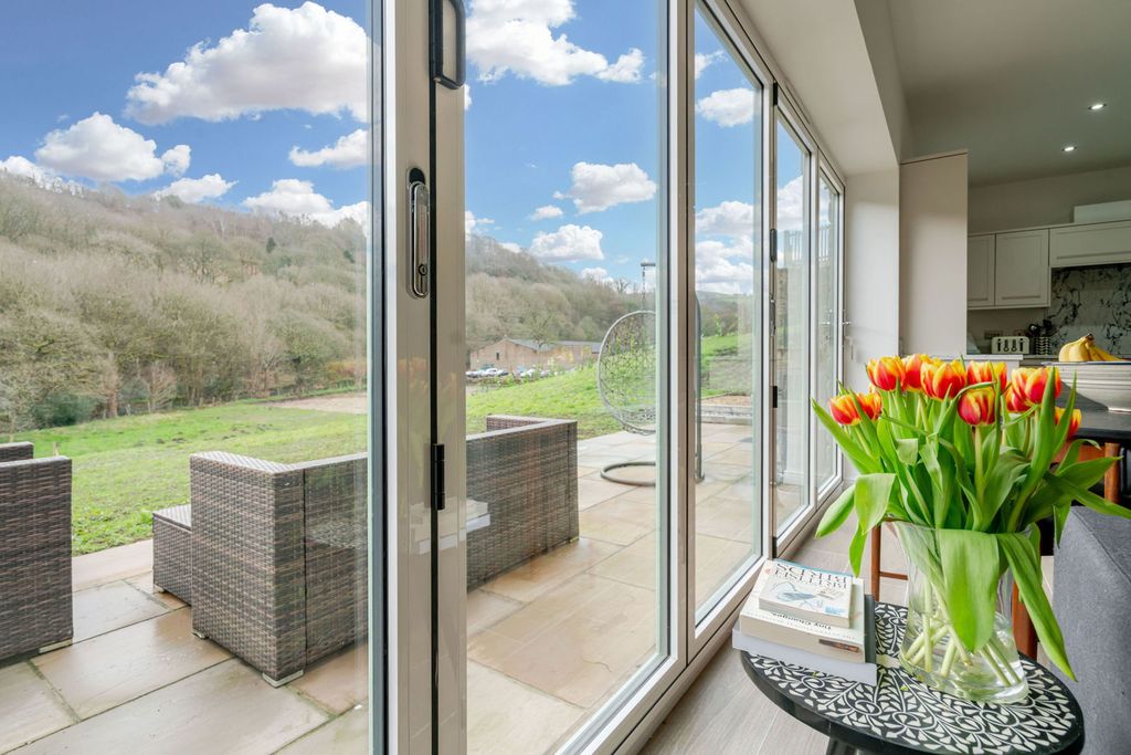 Property photo 3 of 39